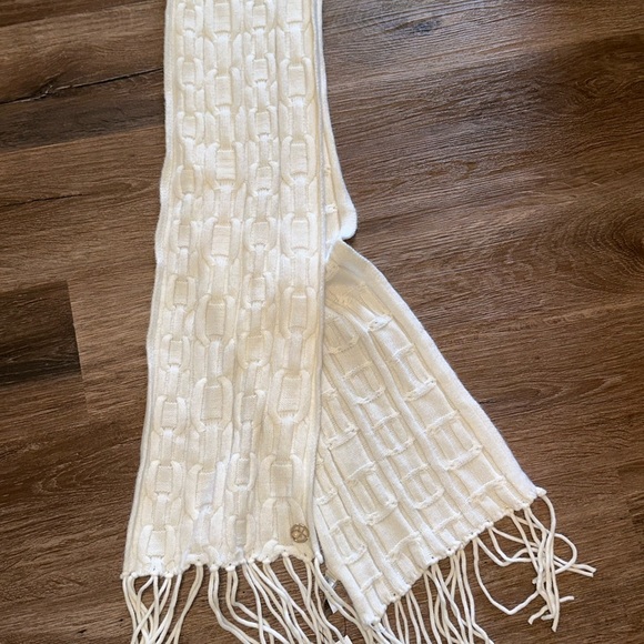 Calvin Klein Scarf - Picture 4 of 4